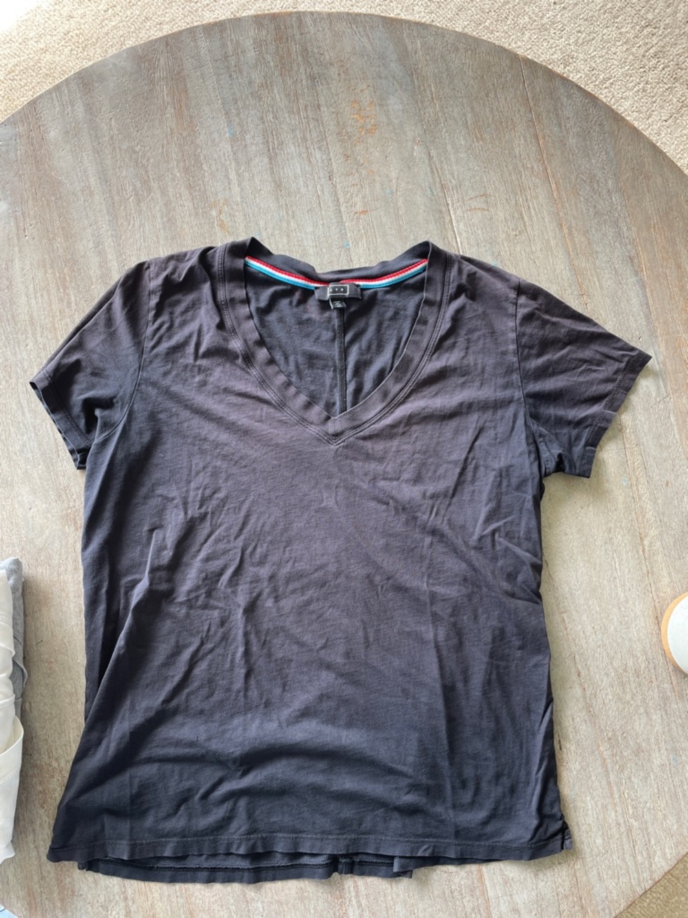 AYR V-Neck Tshirts — White, Black & Gray Pack of 3 XS - Picture 6 of 8